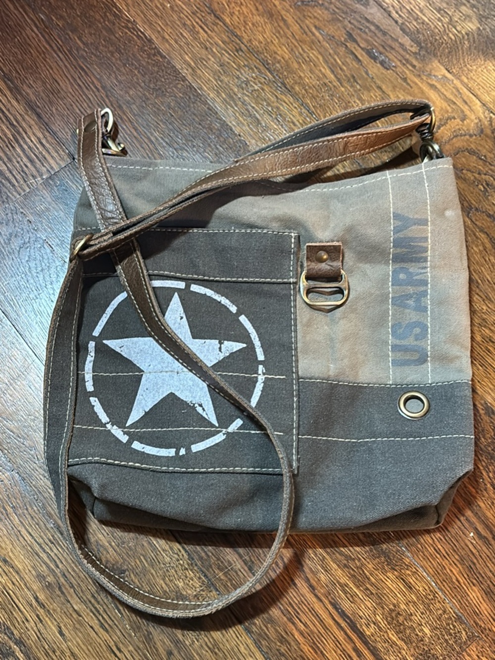Army/Star Crossbody Bag - Brown